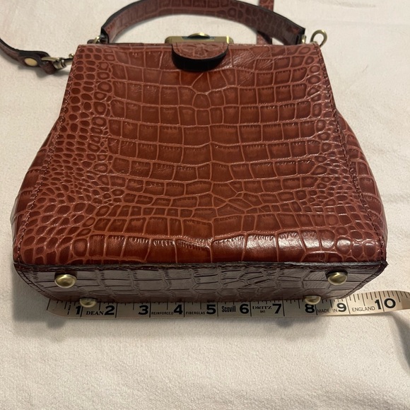 Elegant Brown Crocodile-Embossed Handbag - Picture 10 of 10